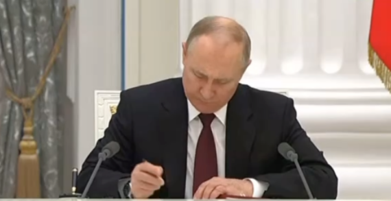 深夜突发！普京签令承认乌东两个共和国，俄罗斯遭遇股债汇三杀 