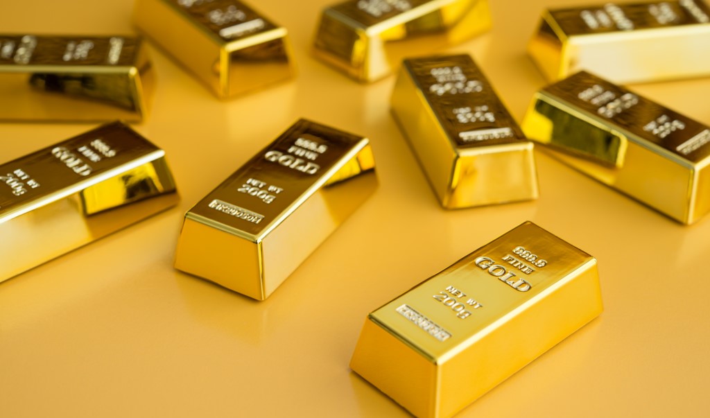 many gold bars are sitting on a table, which is attractive financial products to traders because of the high inflation