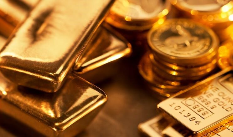Many gold bars and gold coins which are attractive financial products to traders