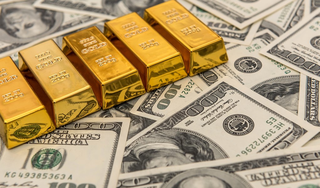 Gold bars are sitting on USD which are attractive to traders