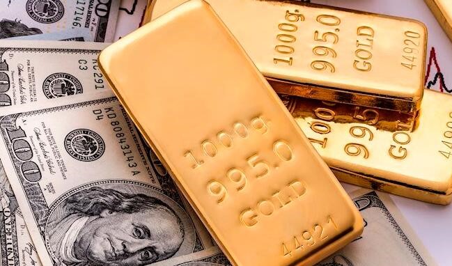 gold bars and USD are financial products which attracts traders